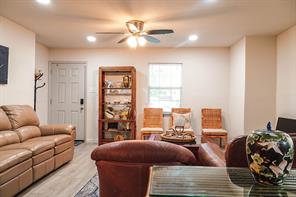 341 Christie Avenue - Photo 4