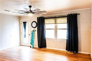 325 NW Avenue I - Photo 4