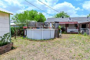 325 NW Avenue I - Photo 40