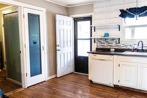 325 NW Avenue I - Photo 8