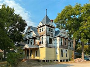 211 N Pleasant Street