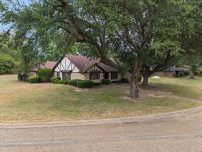 401 Southgate Drive - Photo 2
