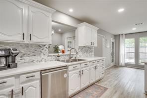 2637 Surrey Woods Road - Photo 11