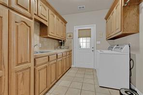 209 Clubview - Photo 18