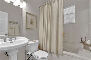 209 Clubview - Photo 19