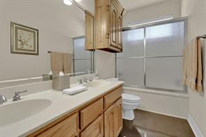 209 Clubview - Photo 27