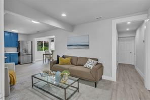 110 N Hillside Street - Photo 4