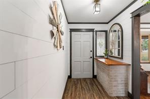 214 De La Cruz Street - Photo 2