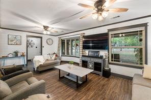 214 De La Cruz Street - Photo 5