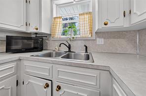 6969 FM 2494 - Photo 11