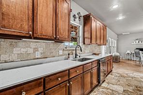 105 Water Lane - Photo 11