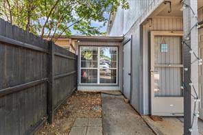 1217 Elm Court - Photo 3