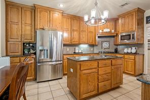 910 Holly Hill - Photo 10