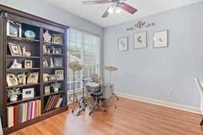 910 Holly Hill - Photo 2