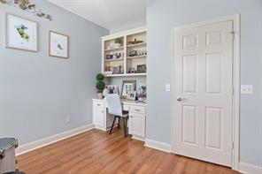910 Holly Hill - Photo 3