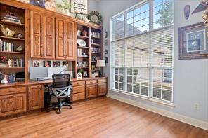 910 Holly Hill - Photo 4