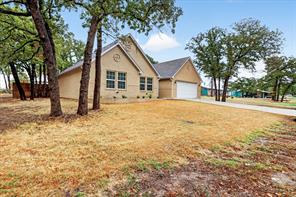 1612 Tanglewood Drive - Photo 2