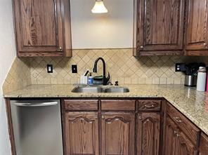 1209 Magnolia - Photo 8